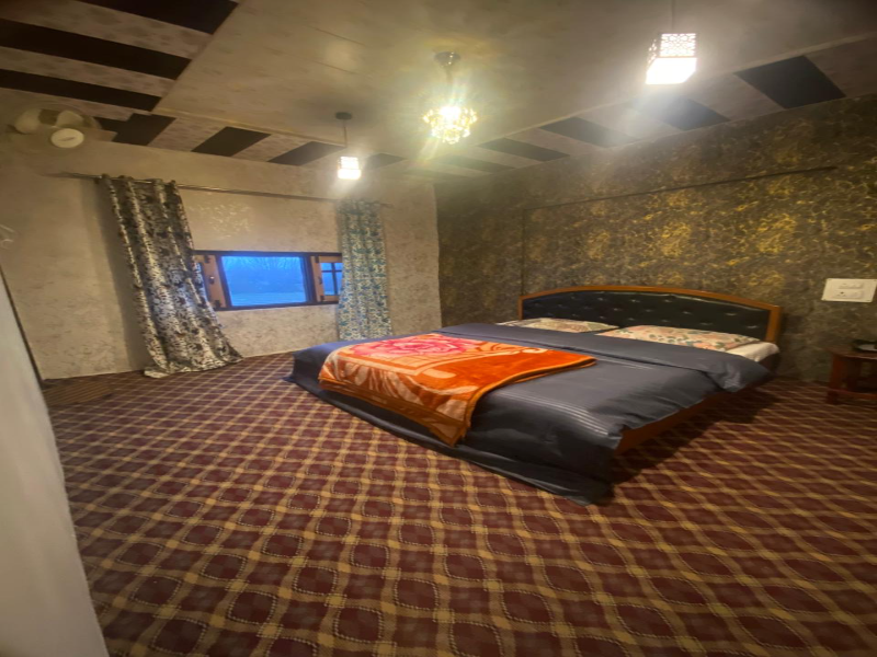 Super Deluxe Room at Lake House Palace Srinagar