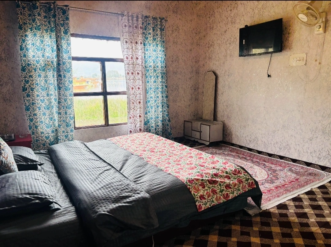 Premium Lake Suite — the finest room at Lake House Palace (by J.V Resort)